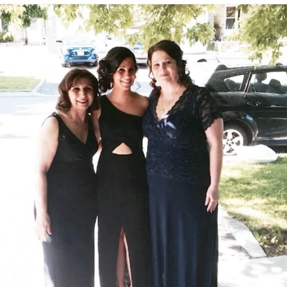 Cut out BCBG Dress with slit - Picture 4 of 7